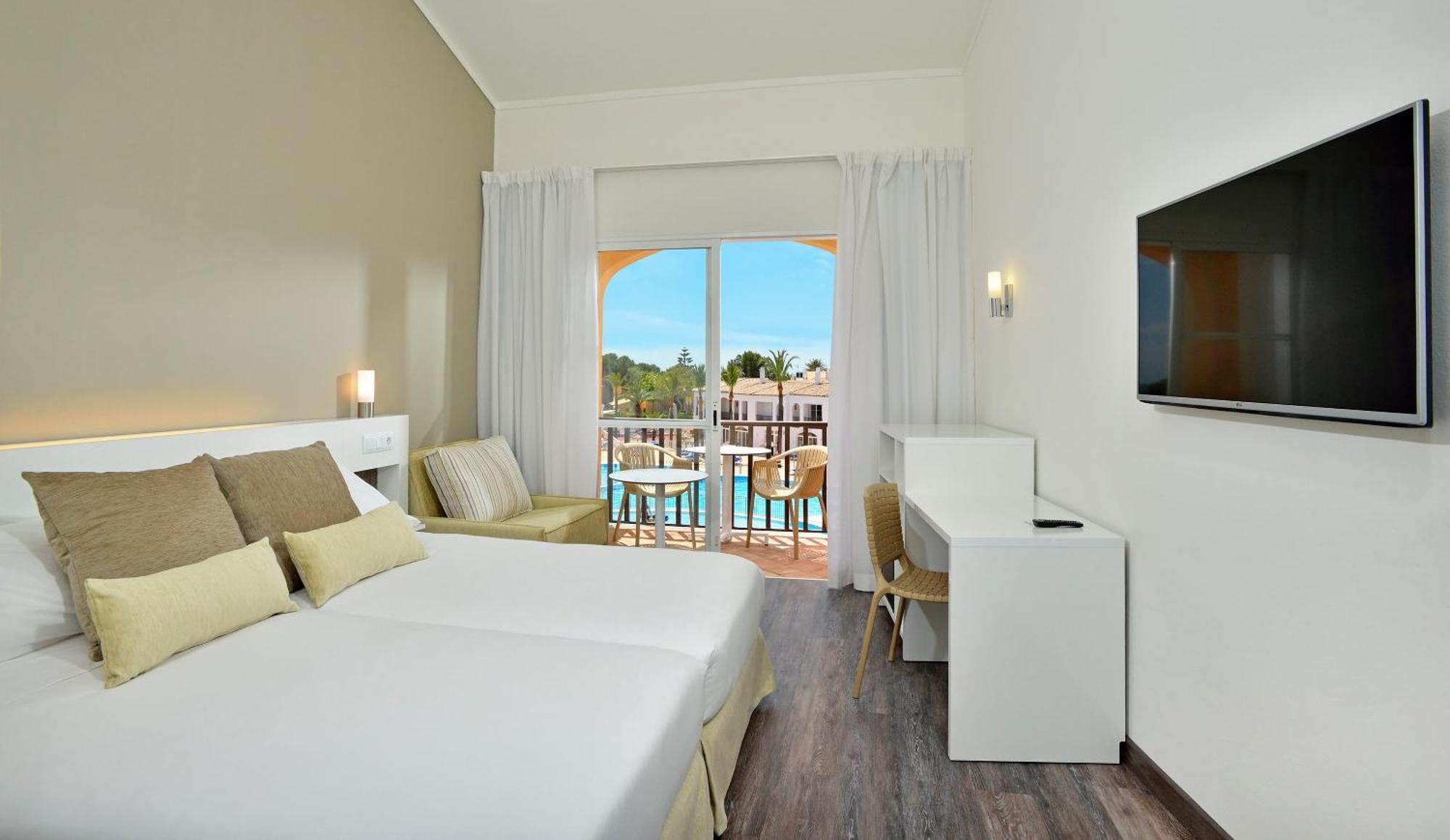 Habitación Sol con vistas a la piscina